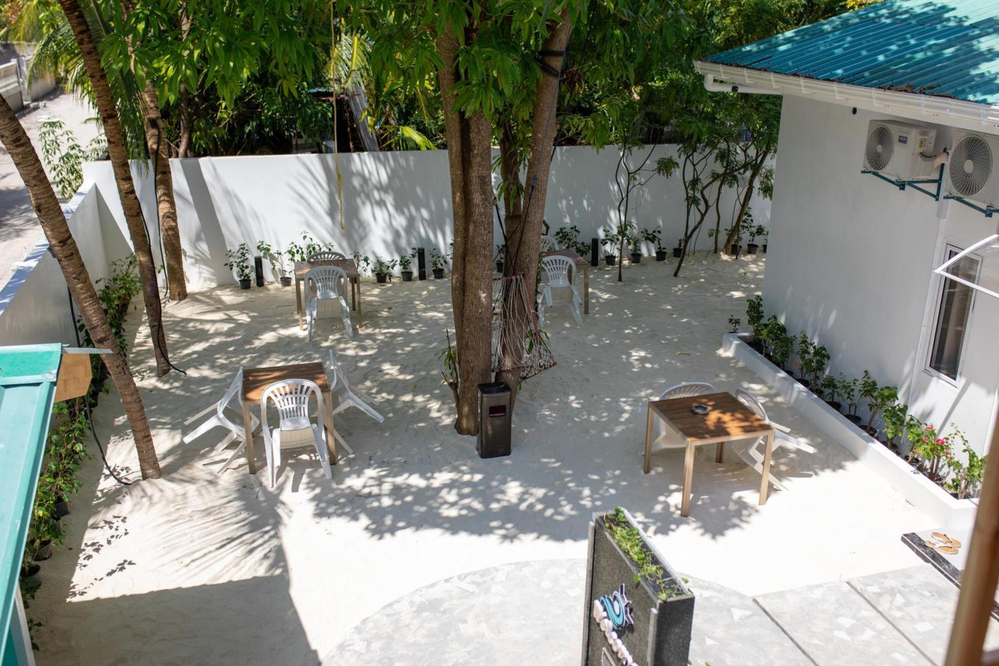 Aqua Heaven Inn Mathiveri Bagian luar foto
